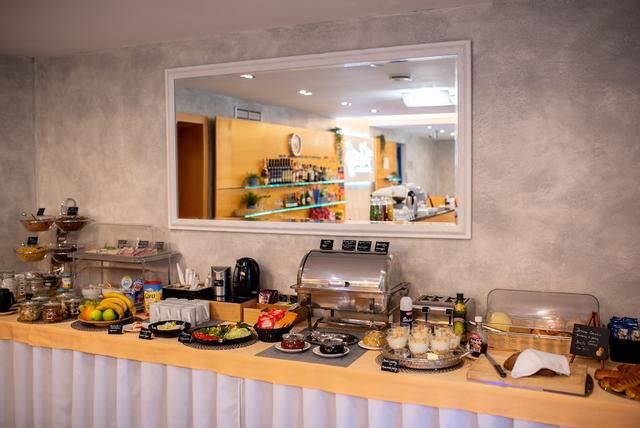 فيليسيتي جارني هوتل