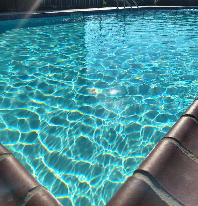 هوليداي إن إكسبرس كينيد ي باي آيتش جي