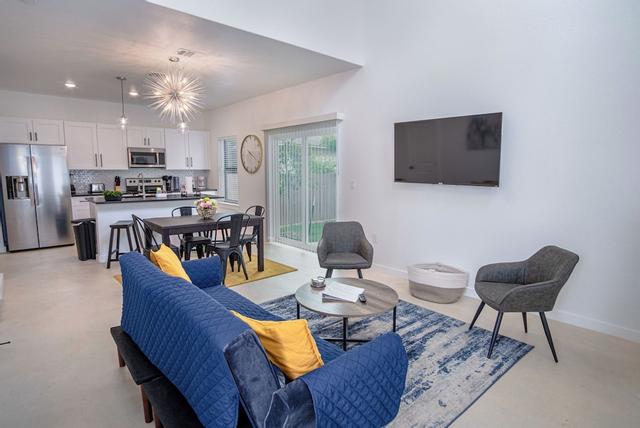 Elevate Your Stay at 3br/2.5ba Downtown Gem!