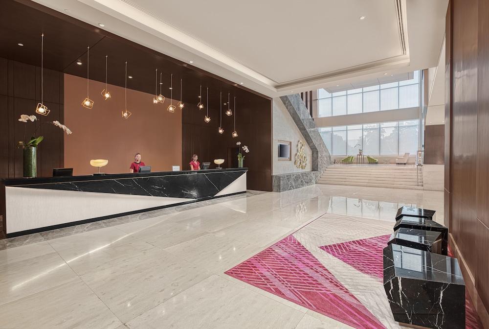 كراون بلازا مانيلا جاليري ا باي آيتش جي