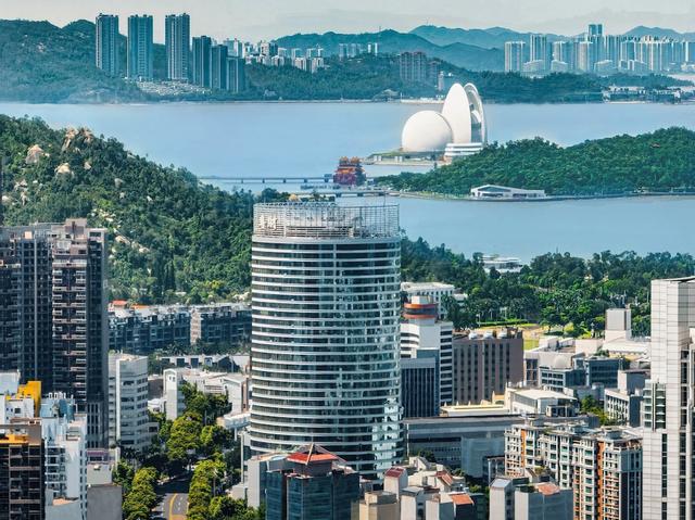 كراون بلازا تشوهاي سيتي سنتر بي آيتش جي