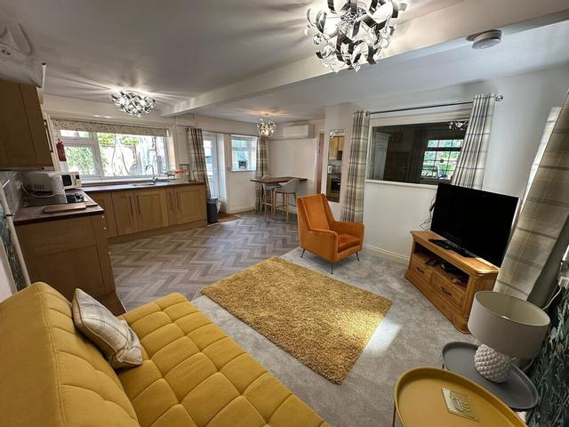 كوتينجهامديتاتشيد بروب/كينغبيد  فيف وايفاي