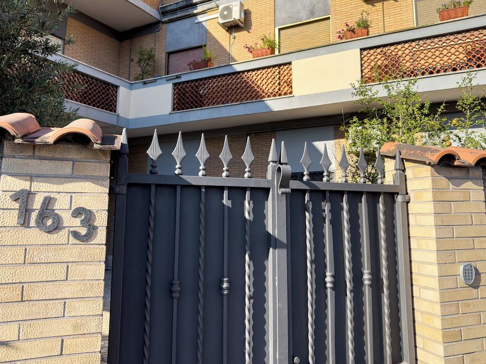 إيسولا 1.6.3 جيست هاوس