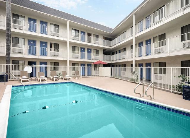 موتل 6 بيونا بارك، كاليفورنيا - نوتس بيري فارم - ديزني لاند