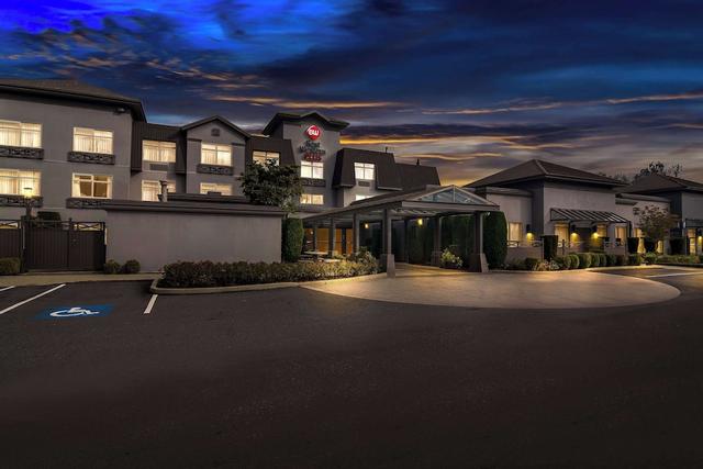 بست ويسترن بلس بيت ميدوز آند سويتس