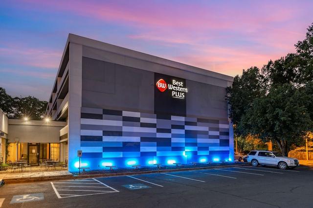 بست ويسترن بلس يونيفرسيتي إن