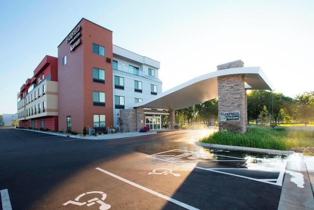 فيرفيلد إن آند سويتس باي ماريوت ديترويت لايكس