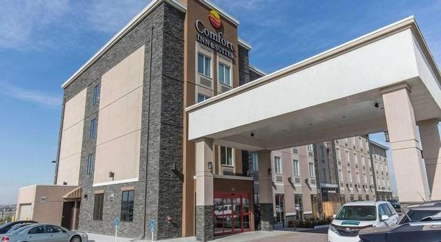 كومفرت إن آند سويتس أيربورت نورث