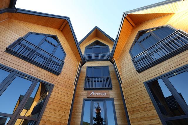 إفيريست ريست هاوس