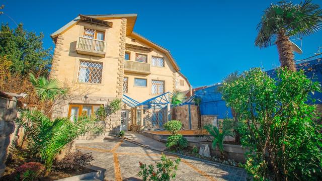 واين سيمفوني تبيليسي إن