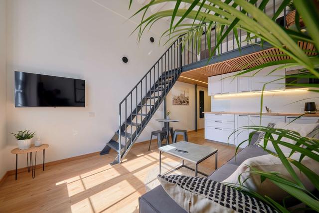 كوين باربورا سنترال لوفتس