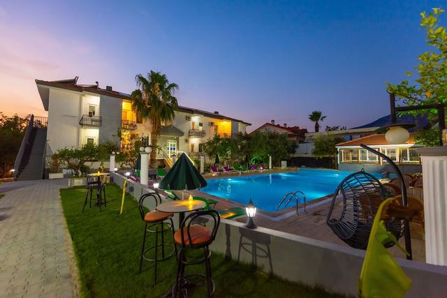 لوست إلسيوم هوتل - هالف بورد