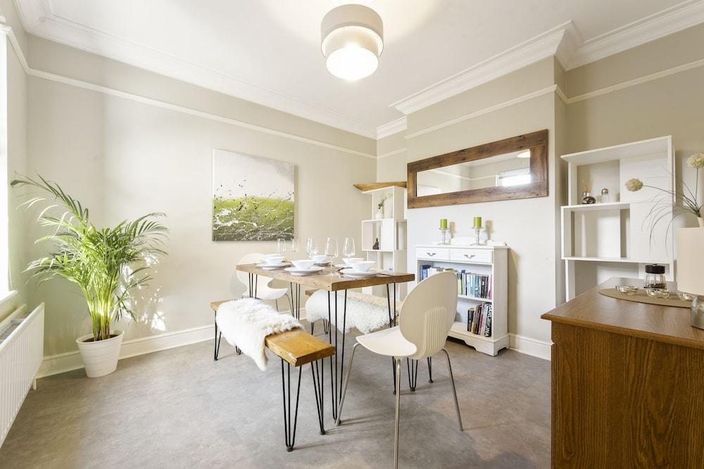 فاميلي فريندلي 3بدروم هاوس  دبوان جيرد ن ن بي بي