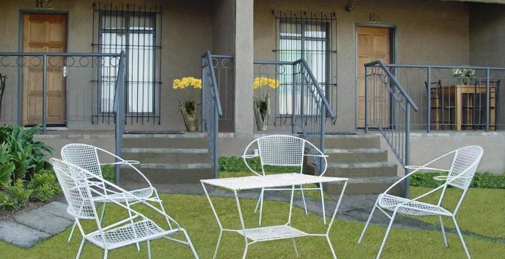 إيسثرز لودج