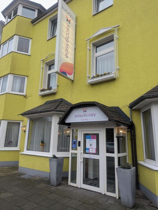 إيسي آند و اي هوتل مويرس