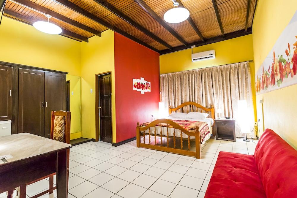 باي ماس لاس إن