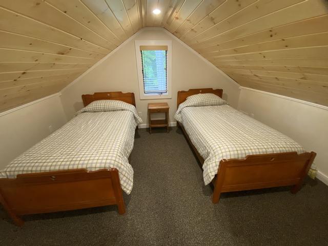 ذا باينز ات سنتر هاربور