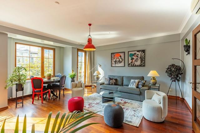 أوتشتاندينج فلات ويذ كالمينج فيو نيسانتاسي