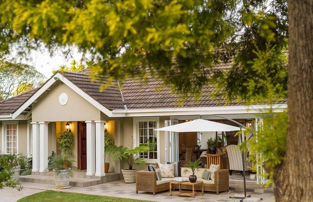 نمبر إيتين إكسكلوسيف جيست لودج