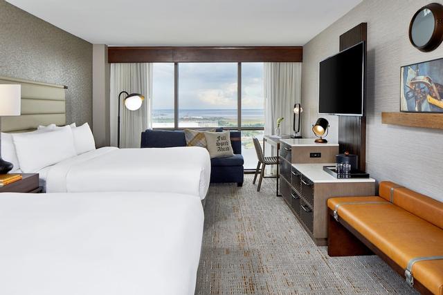 رينيسانس موبايل ريفرفيو بلازا هوتل