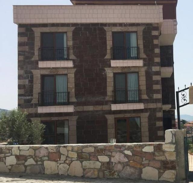 تيبيديكي إي في أبارت