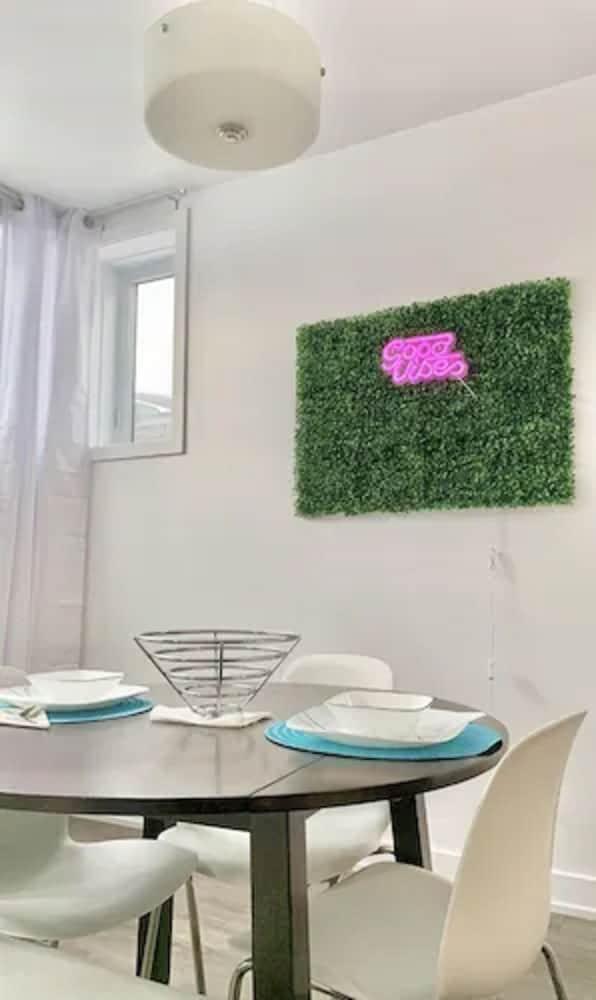 لاكوريوس آند بيسفول تاون هاوس