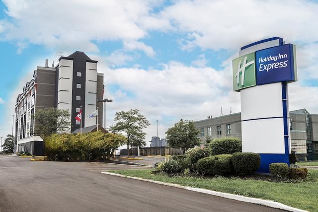 هوليداي إن إكسبرس تورونتو - نورث يورك بٓي آيتش جي