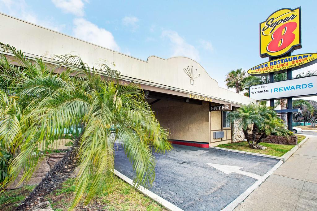 سوبر 8 لوس انجليس ايربورت