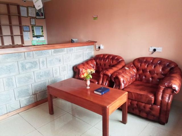 إيست ورد جاردن هوتل