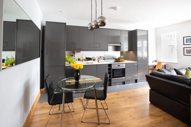 هوم فروم هولم ألبان هاوس