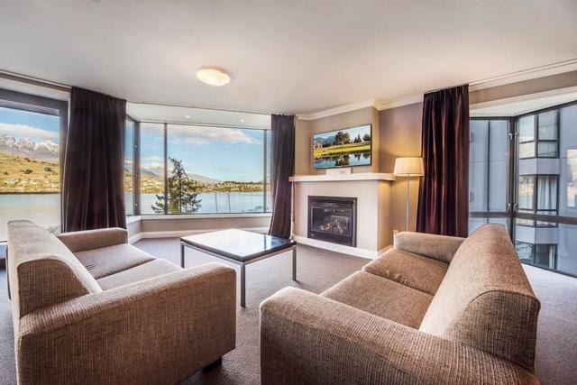 Absolute Lakefront Living 2 Bedroom