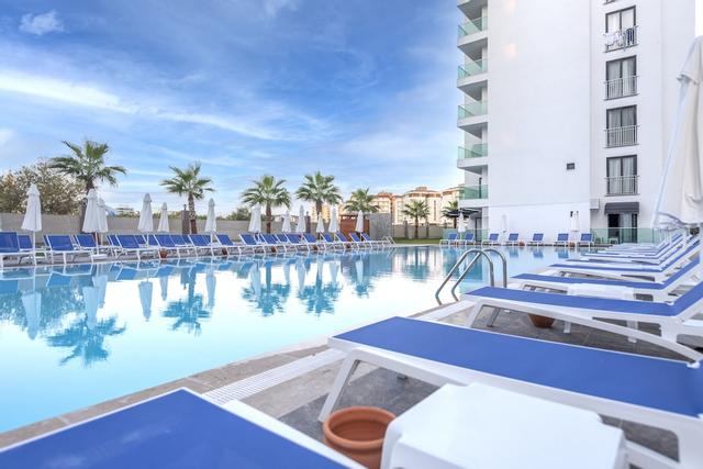 لافيا هوتلز لارا