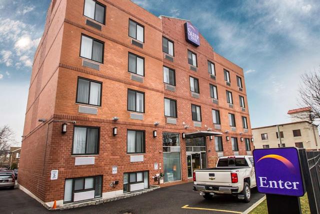 سليب إن جيه إف كيه ايربورت رووكواي بلفد