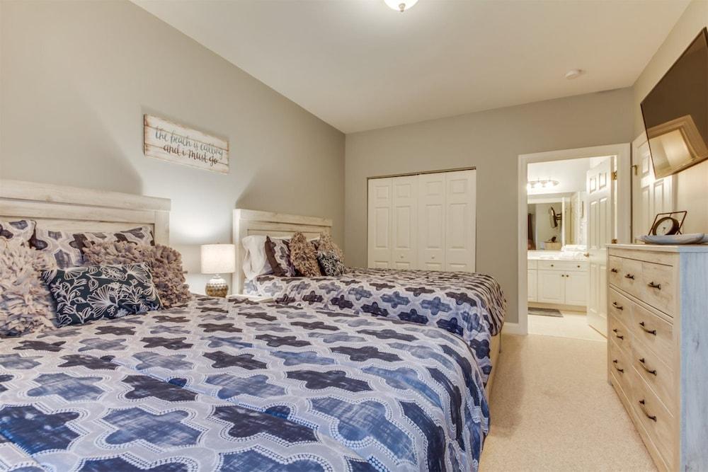 World Tour Golf Links Condos by Escape