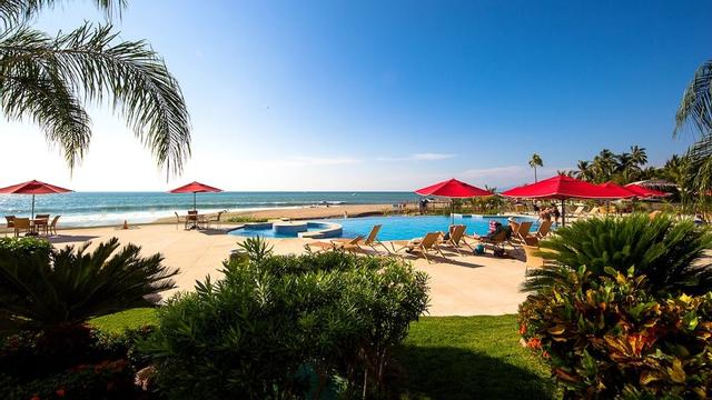 Stunning Upgraded Condo All Oceanfront