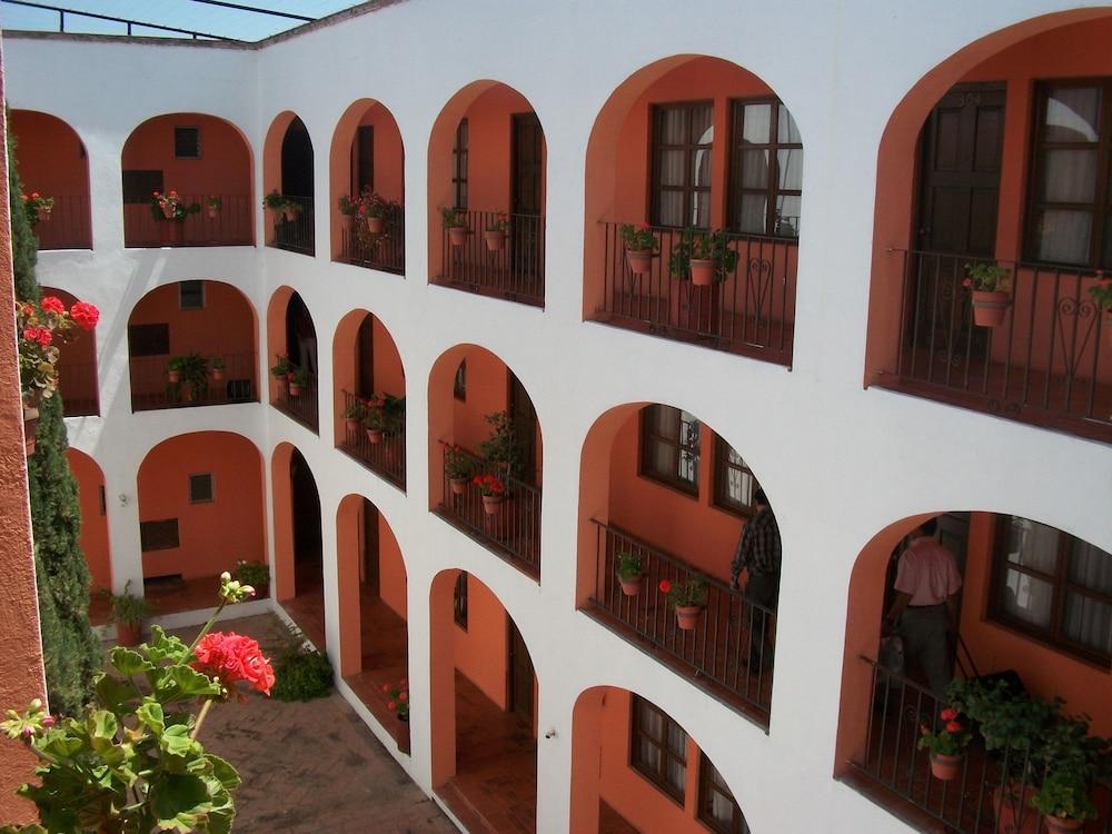 هوتل أميلكو