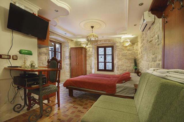 Wine house old town apartments