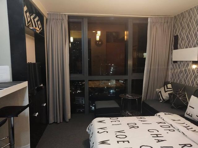 وان إيستوود أفينيو