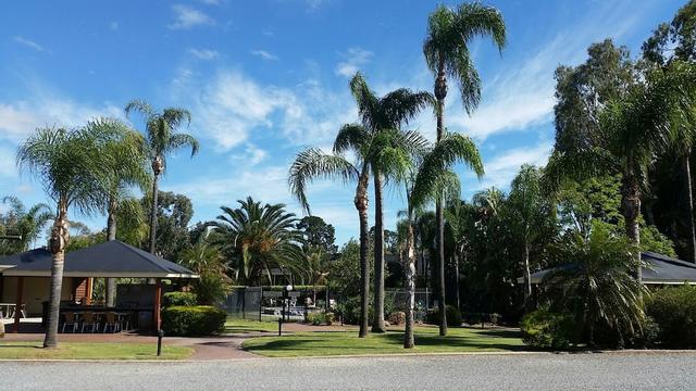 سبورتسمانز موتور إن