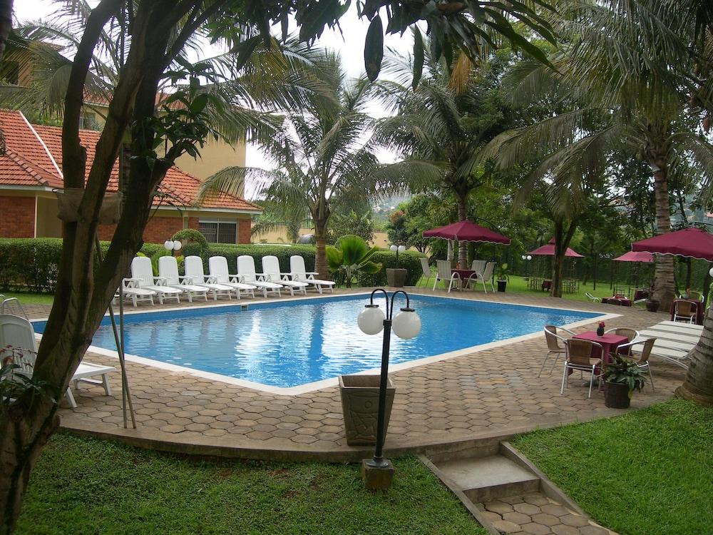 خليفة إكزيكتف سويتس