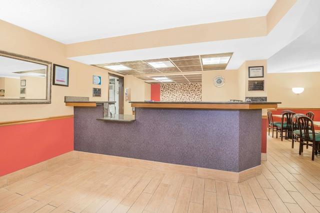 سوبر 8 باي ويندام مارشال تاون