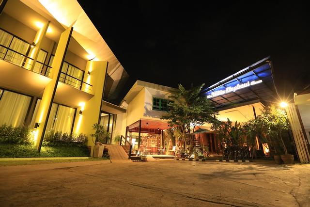 ذا وايت إليفانت هوم