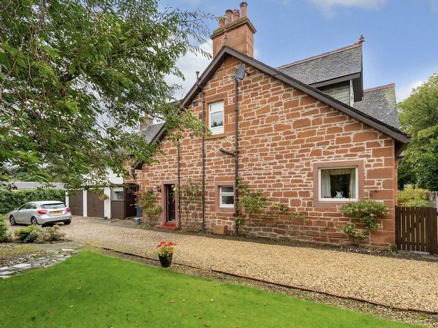 Pleasant Apartment in Ayr with Garden near Beach