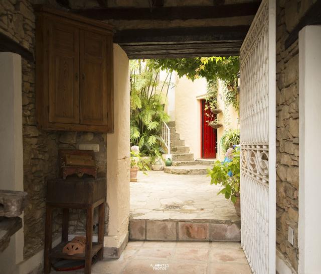 لا بوسادا 16