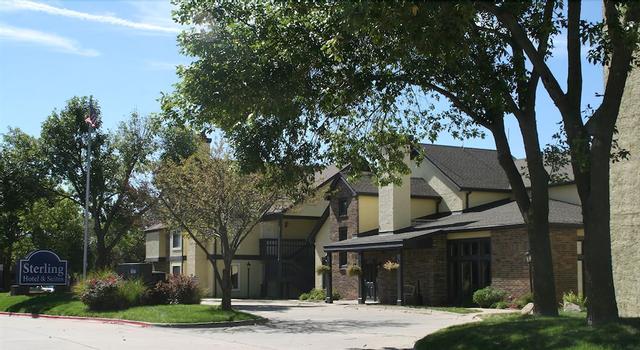 سترلينج هوتل آند سويتس