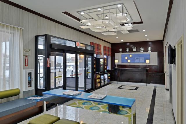 هوليداي إن إكسبرس كينيدي أيربورت، آن آي آيتش جي هوتل