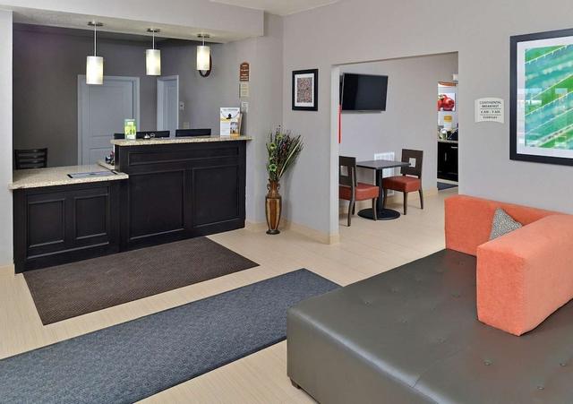 سكوتيش إنز آند سويتس