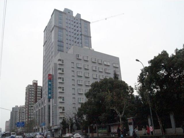 جنجيانج إن شنغهاي منشنج رود