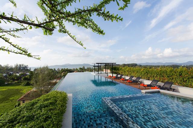 سيكسث آفنيو سورين بيتش