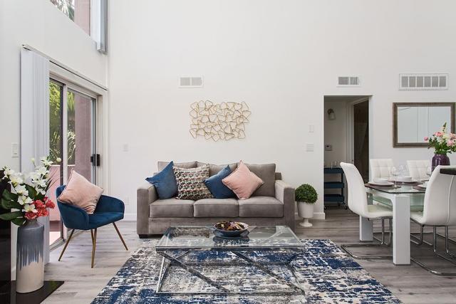 Luxurious 2BD & Den Hollywood Apartment